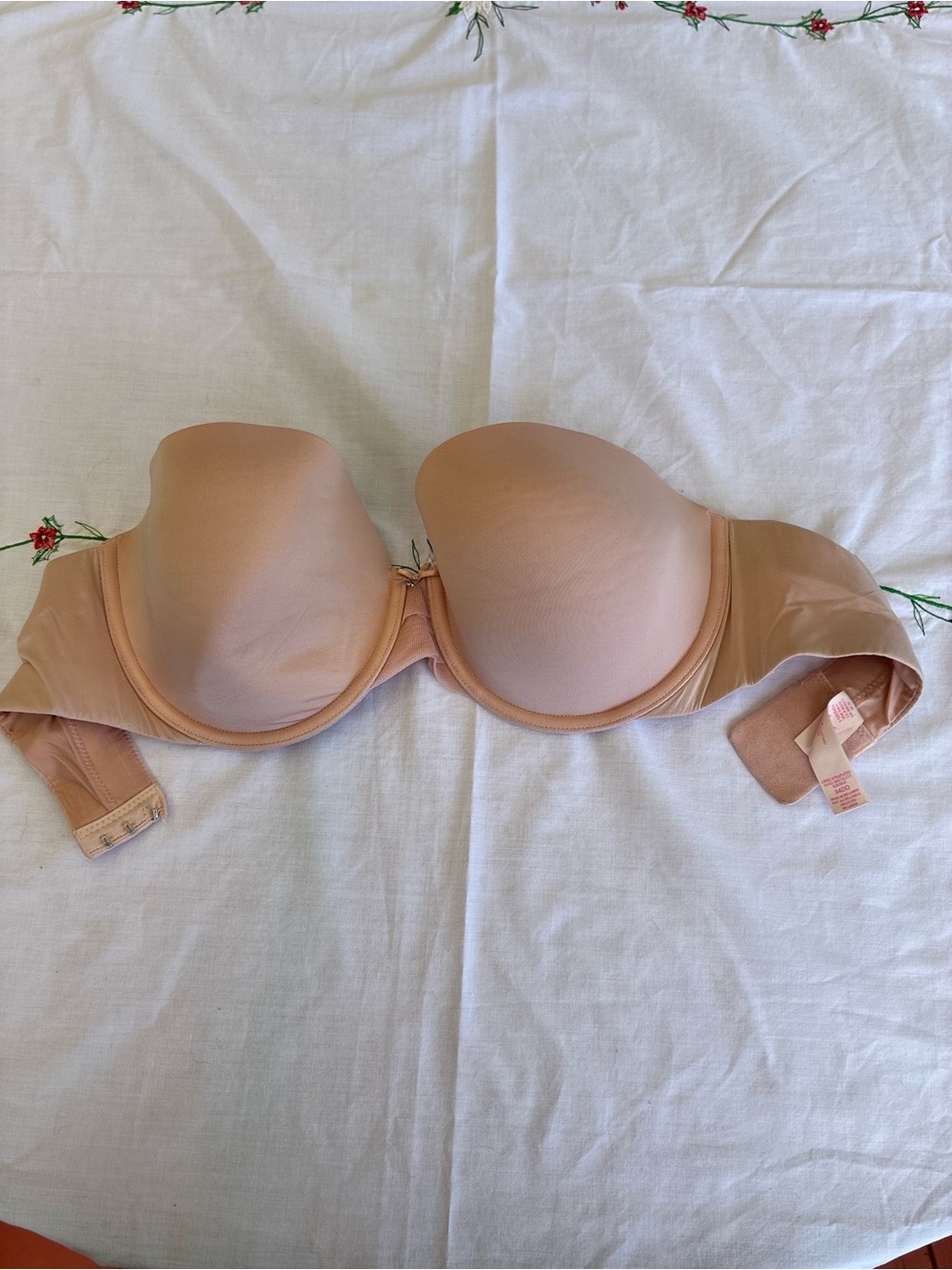 Victoria's Secret Strapless Nude Bra - Light Tan 34DD
